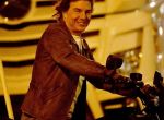 《碟中谍8》曝片场照 阿汤哥巴黎街头骑摩托笑容满面